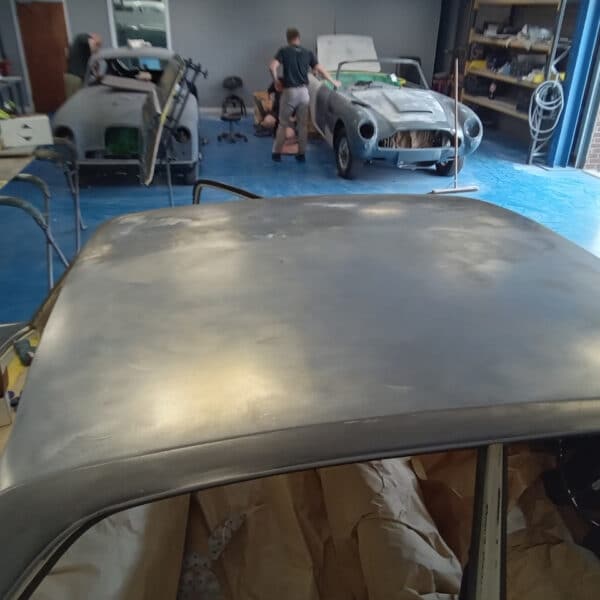 08.07.2025 1969 Audi 70L White rust on roof 3 1