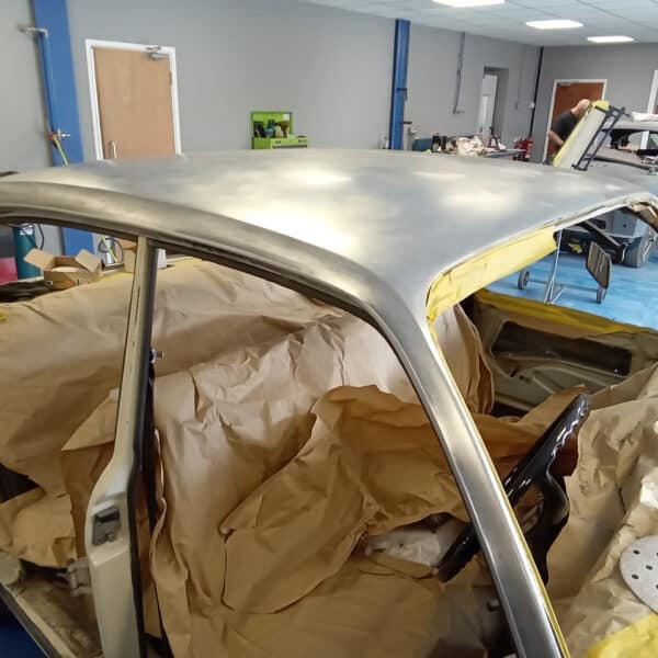 08.07.2025 1969 Audi 70L White rust on roof 5 1