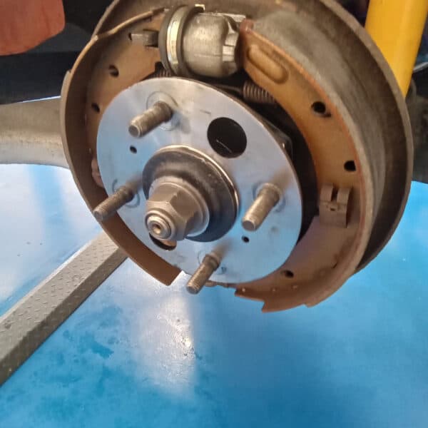08.07.2025 1971 Triumph TR6 Red 1971 Rear hub 5