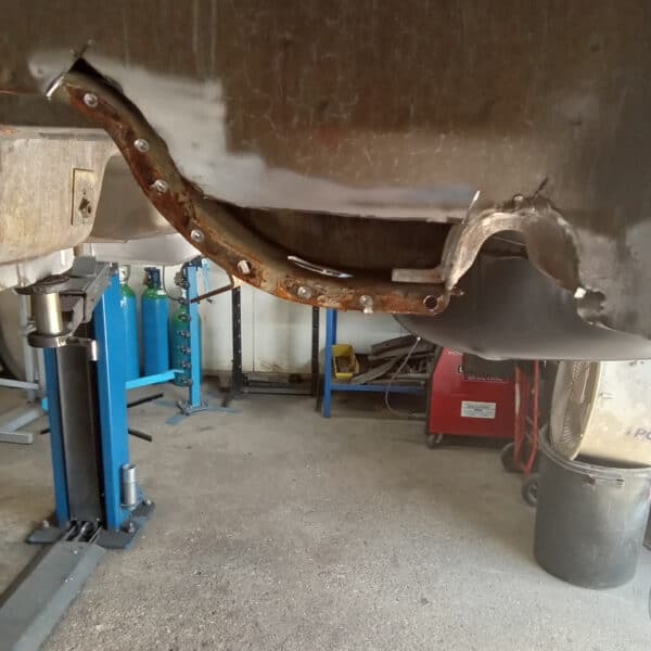 08.07.2025 1978 Mercedes 350SL Red More rust 4