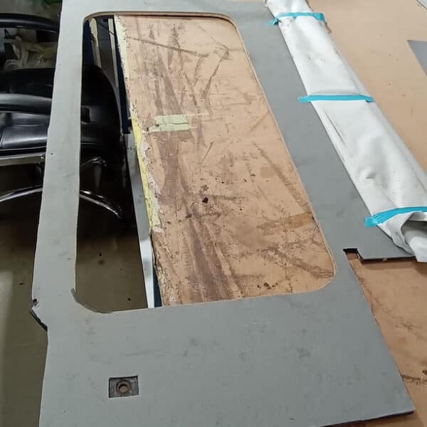08072025 2010 Land Rover Defender 90 Black Window hole 5