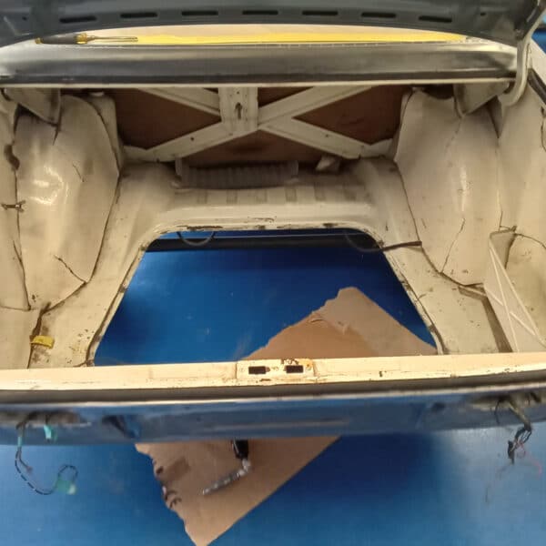 1.07.2025 1969 Audi 70L White Rust 4