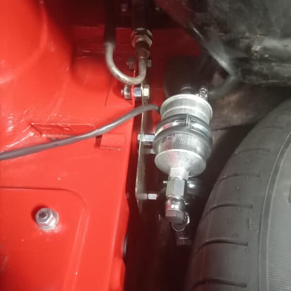 1.07.2025 1971 Triumph TR6 Red fuel pump 3