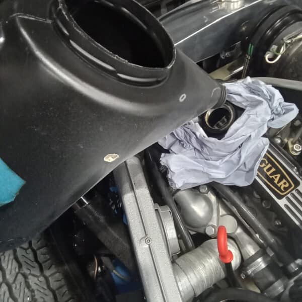 1.07.2025 1973 Jaguar E Type Fern Grey Series 3 oil Change 3