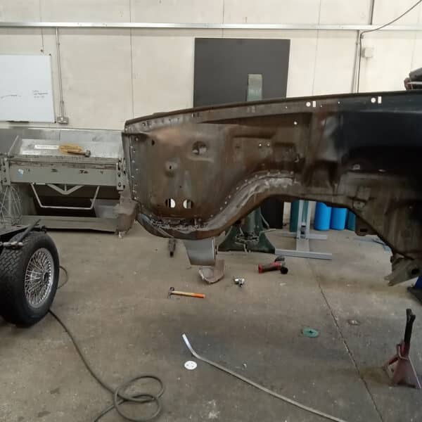 1.07.2025 1978 Mercedes 350SL Red engine bay 7