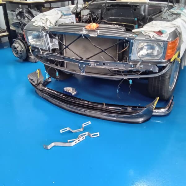 1.07.2025 1987 Mercedes 500 SL Grey Front bumper 5