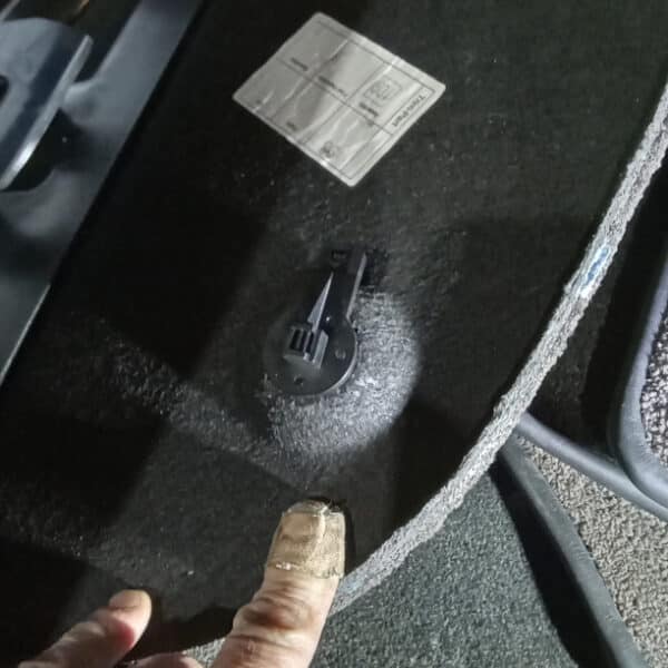 1.07.2025 2004 Bentley Flying Spur boot bin 2