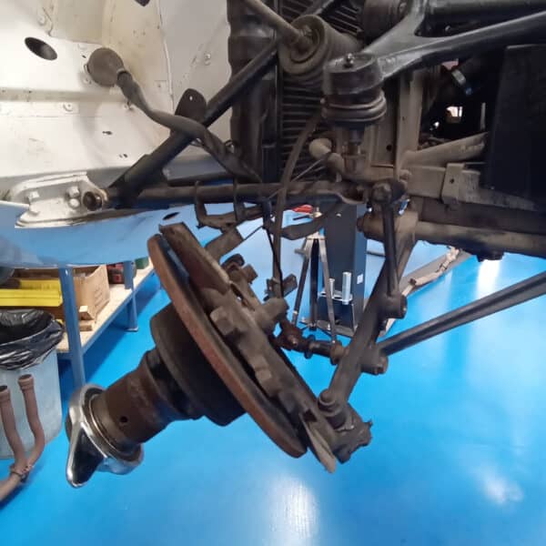 10.07.2025 1967 Jaguar E Type Cream Series 1 22 gearbox and engine removal 15