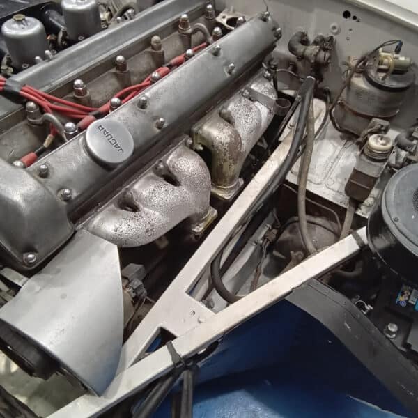 10.07.2025 1967 Jaguar E Type Cream Series 1 22 gearbox and engine removal 21