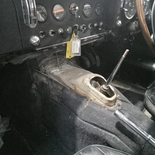 10.07.2025 1967 Jaguar E Type Cream Series 1 22 gearbox and engine removal 4