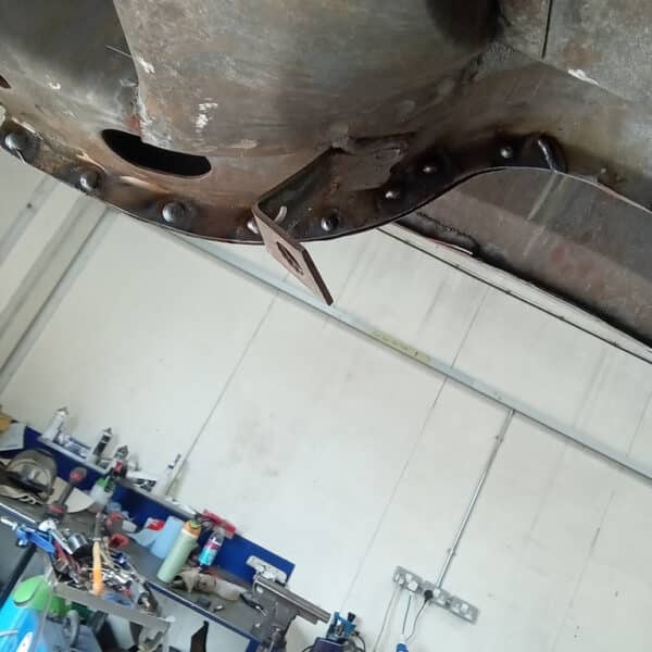 10.07.2025 1978 Mercedes 350SL Red cut out and replace rust 3