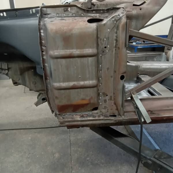 10.07.2025 1978 Mercedes 350SL Red quater pannel work 1