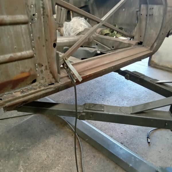 10.07.2025 1978 Mercedes 350SL Red quater pannel work 2
