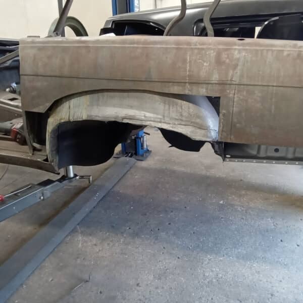 10.07.2025 1978 Mercedes 350SL Red quater pannel work 7