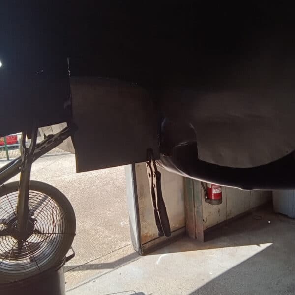 10.07.2025 1978 Mercedes 350SL Red rear arch repair 1