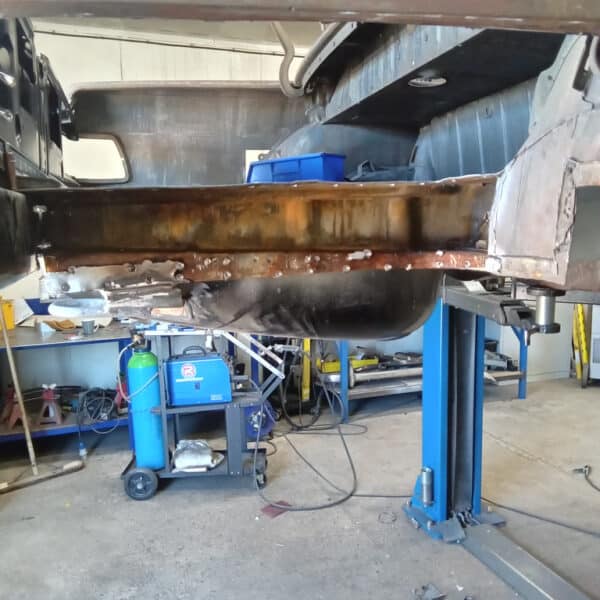 10.07.2025 1978 Mercedes 350SL Red trunk 4