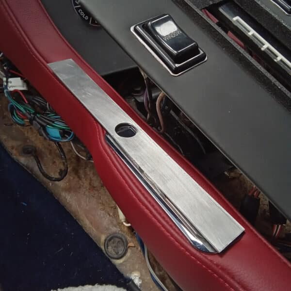 15.07.2025 1976 Jensen Interceptor Blue Dash in and electrics 17