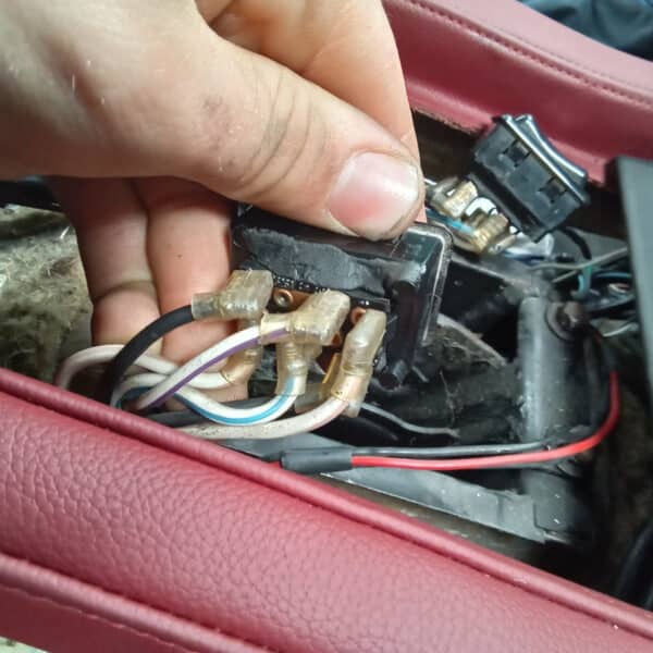 15.07.2025 1976 Jensen Interceptor Blue Dash in and electrics 2