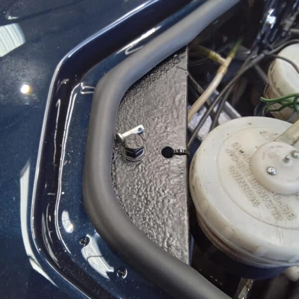 15.07.2025 1976 Jensen Interceptor Blue Dash in and electrics 23