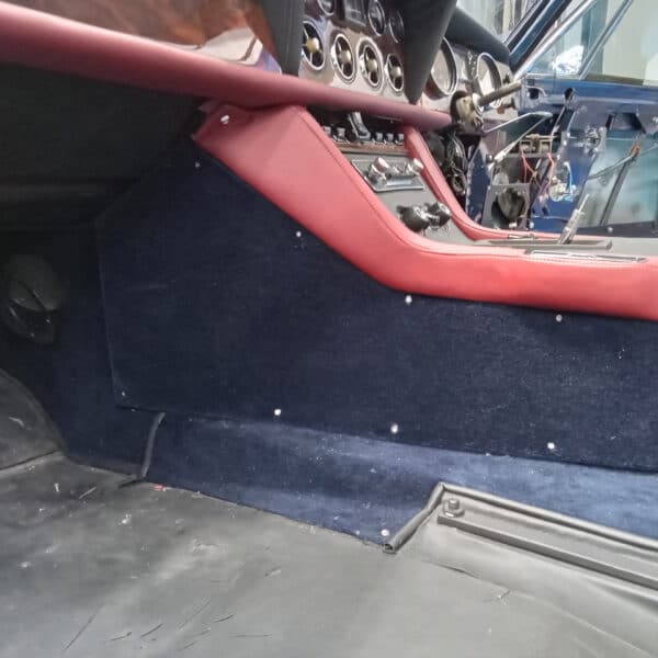 15.07.2025 1976 Jensen Interceptor Blue Dash in and electrics 24