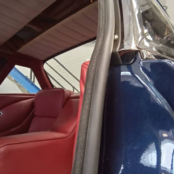 15.07.2025 1976 Jensen Interceptor Blue Dash in and electrics 27