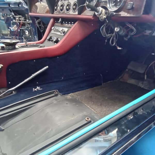15.07.2025 1976 Jensen Interceptor Blue Dash in and electrics 30