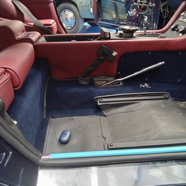 15.07.2025 1976 Jensen Interceptor Blue Dash in and electrics 31