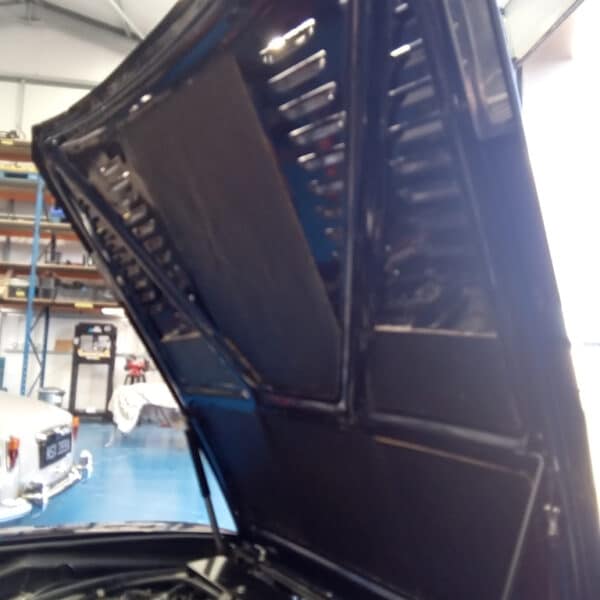 15.07.2025 1976 Jensen Interceptor Blue Dash in and electrics 40