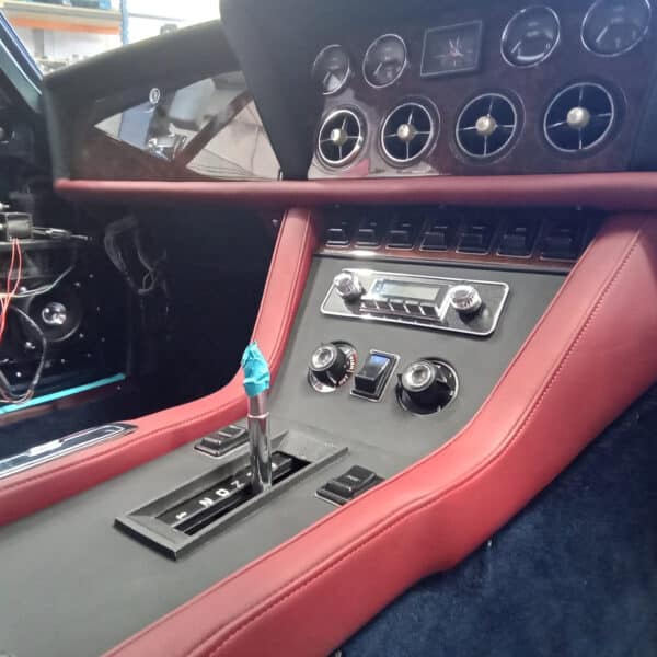 15.07.2025 1976 Jensen Interceptor Blue Dash in and electrics 46