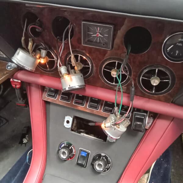 15.07.2025 1976 Jensen Interceptor Blue Dash in and electrics 9