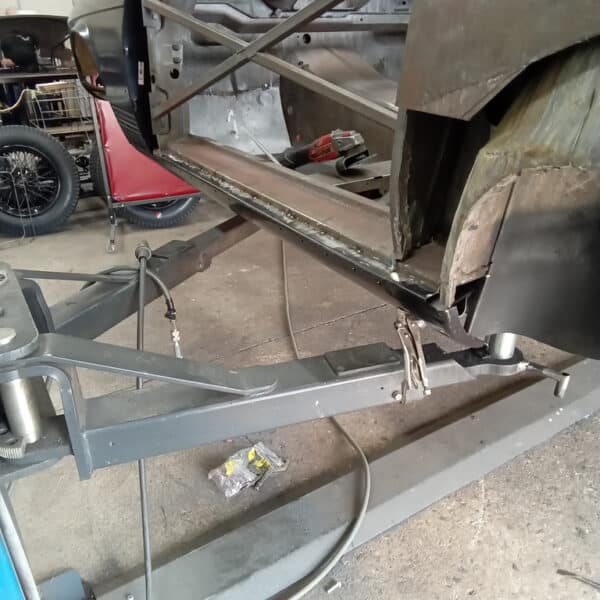 15.07.2025 1978 Mercedes 350SL Red sill fitment 1