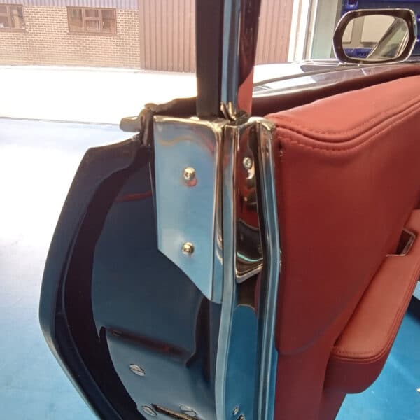 17.07.2025 1976 Jensen Interceptor Blue door and under dash 28