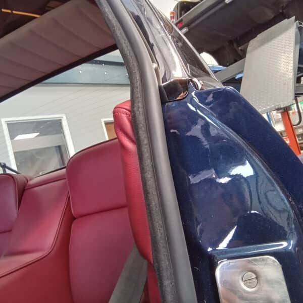 17.07.2025 1976 Jensen Interceptor Blue door and under dash 32