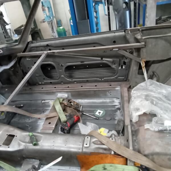17.07.2025 1978 Mercedes 350SL Red chasis reinforcement 1