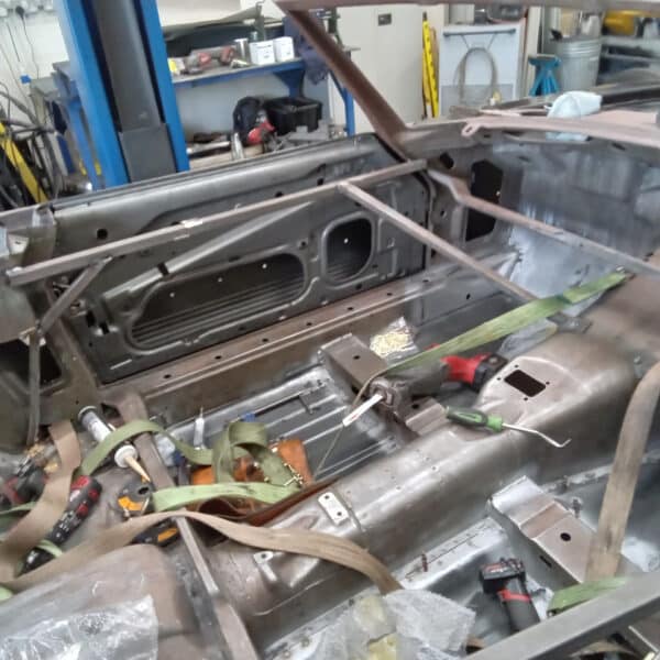 17.07.2025 1978 Mercedes 350SL Red chasis reinforcement 2