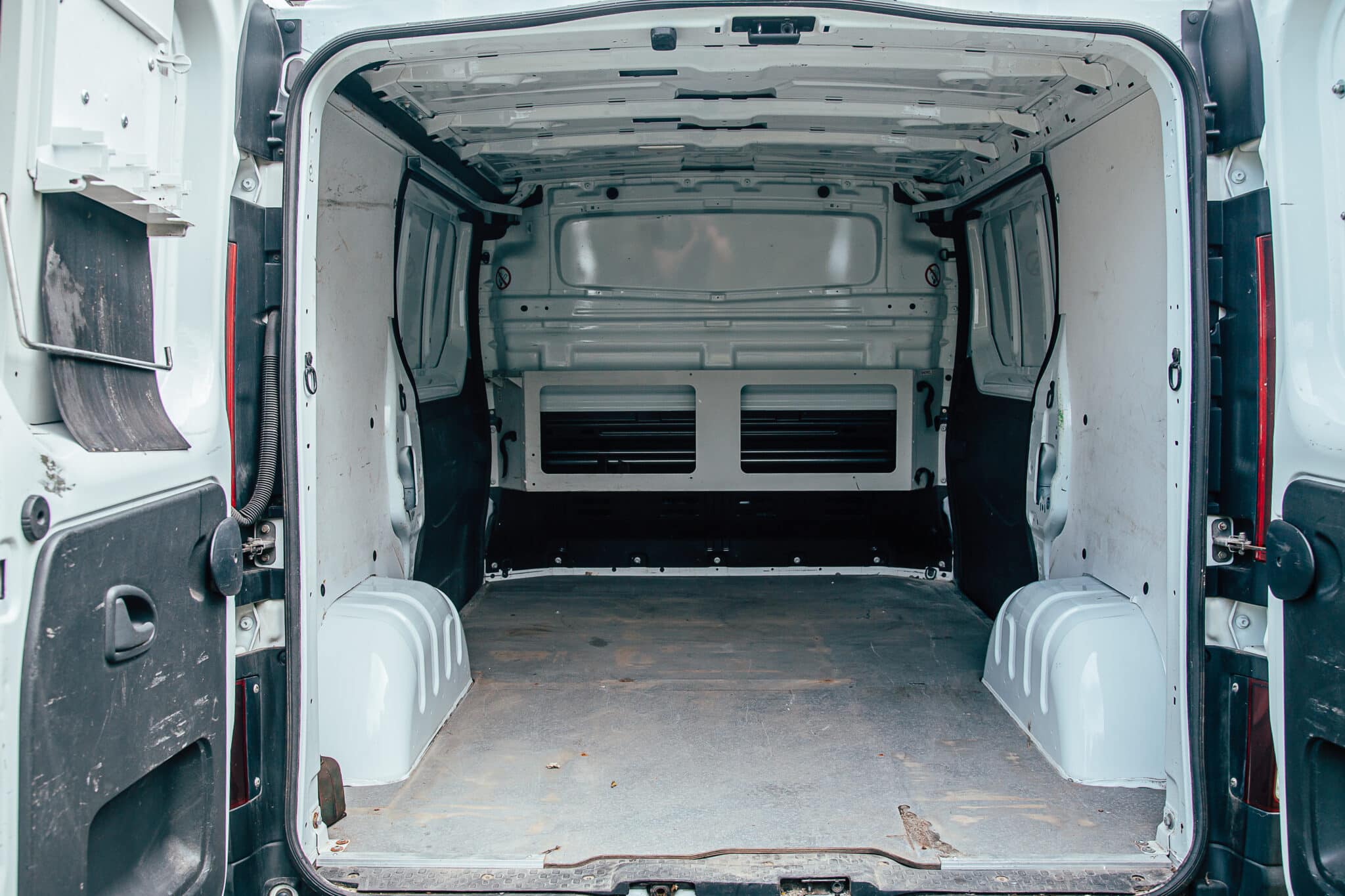 2014 Vauxhall Vivaro Sales Photos 9 scaled