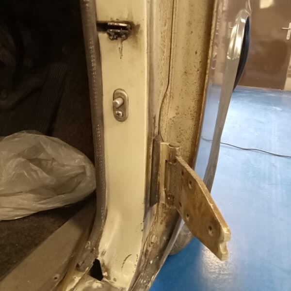 24.07.2025 1969 Audi 70L White prep work 10