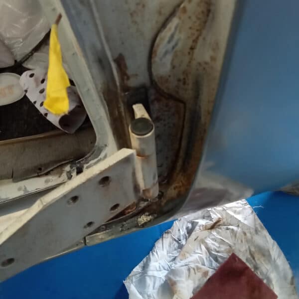 24.07.2025 1969 Audi 70L White prep work 14