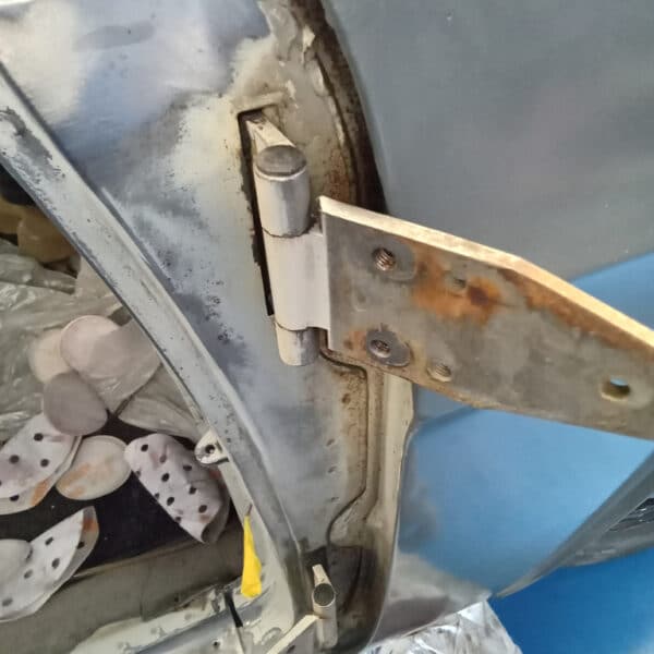 24.07.2025 1969 Audi 70L White prep work 15