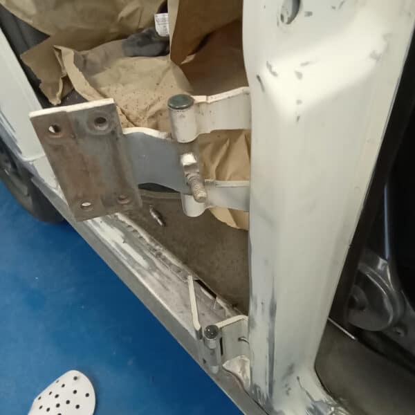 24.07.2025 1969 Audi 70L White prep work 16