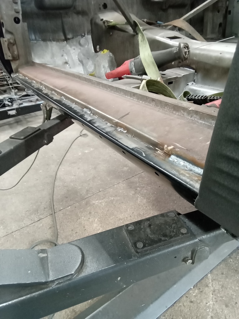 24.07.2025 1978 Mercedes 350SL Red welding 1