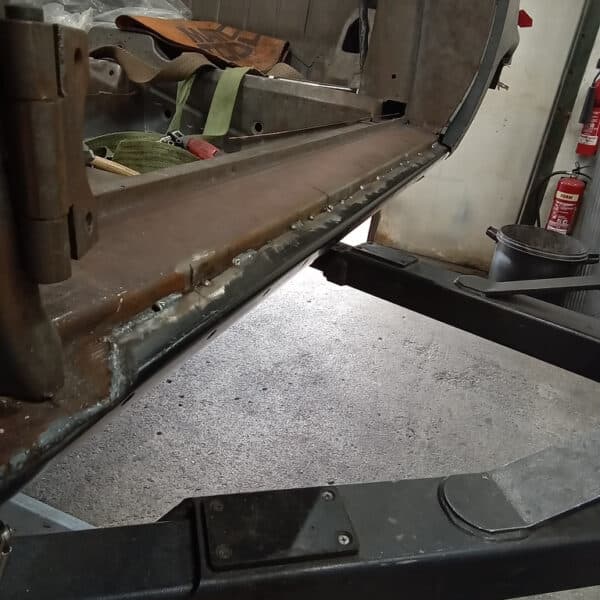 24.07.2025 1978 Mercedes 350SL Red welding 2