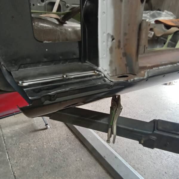 24.07.2025 1978 Mercedes 350SL Red welding 4