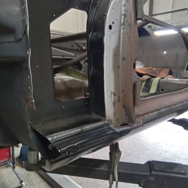 24.07.2025 1978 Mercedes 350SL Red welding 5