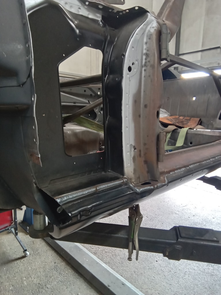 24.07.2025 1978 Mercedes 350SL Red welding 5