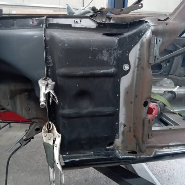 24.07.2025 1978 Mercedes 350SL Red welding 6