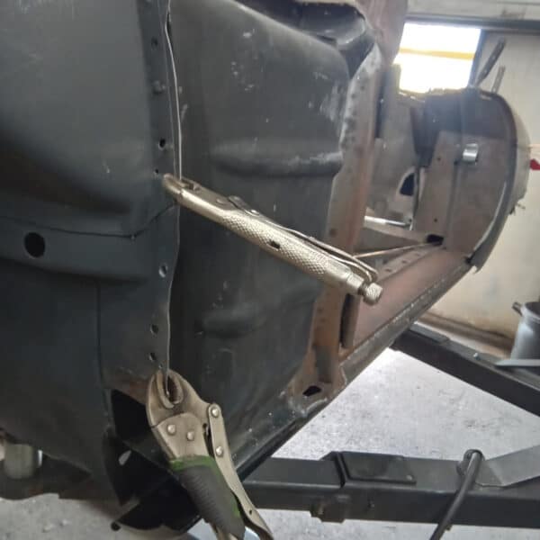 24.07.2025 1978 Mercedes 350SL Red welding 7