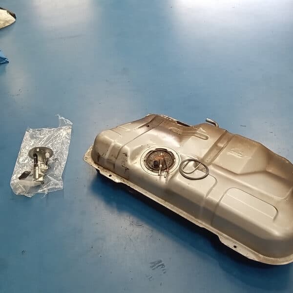 24.07.2025 1993 Ford Escort XR3I Silver fuel sender 4