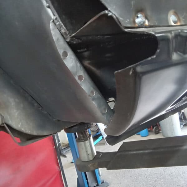 29.07.2025 1978 Mercedes 350SL Red inner wings2