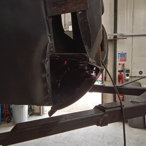 29.07.2025 1978 Mercedes 350SL Red inner wings4